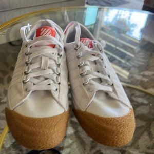 K•SWISS Canvas tennis shoes with rubber toe NWOT